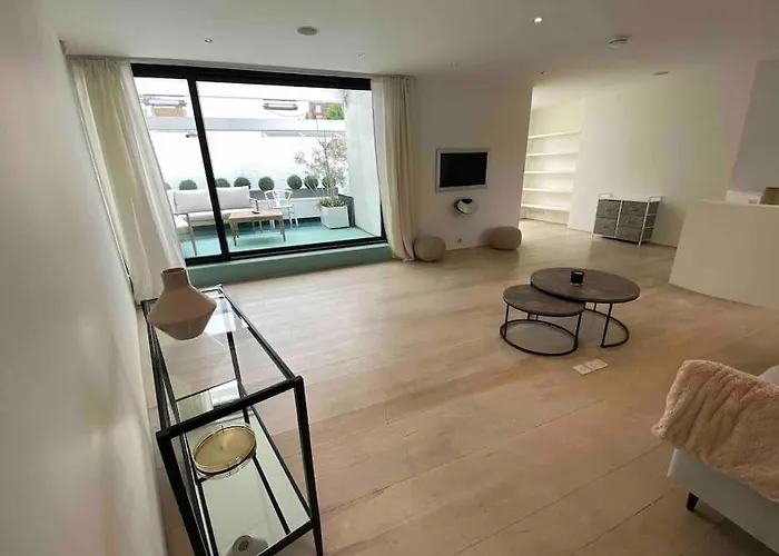 Stunning 4 Bed Mews House With Patio