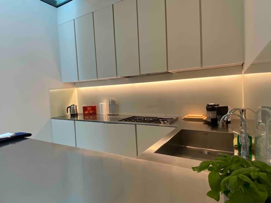 Casa vacanze Stunning 4 Bed Mews House With Patio Londra