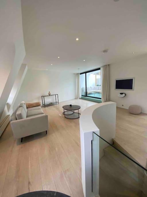Stunning 4 Bed Mews House With Patio
