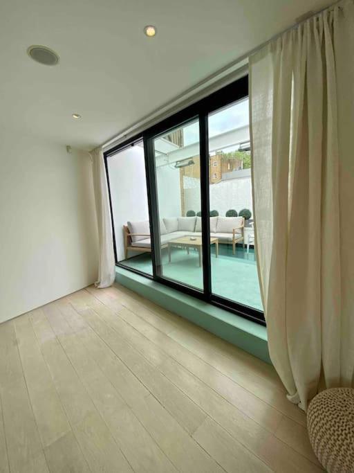 Casa vacanze Stunning 4 Bed Mews House With Patio Londra