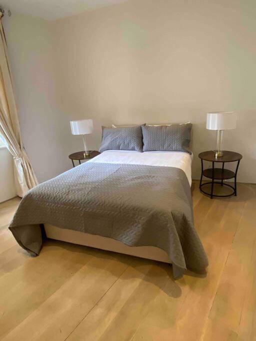 Stunning 4 Bed Mews House With Patio Casa vacanze *