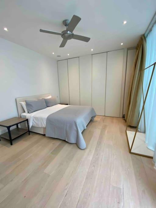 Stunning 4 Bed Mews House With Patio