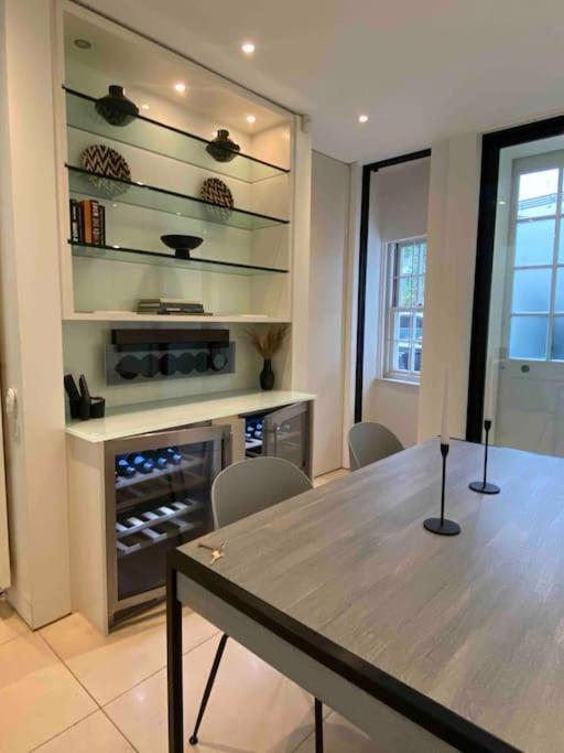Casa vacanze Stunning 4 Bed Mews House With Patio Londra