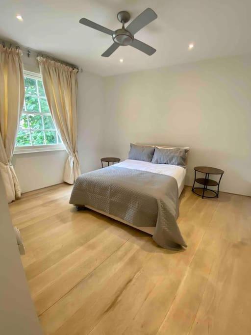 Stunning 4 Bed Mews House With Patio * Londra