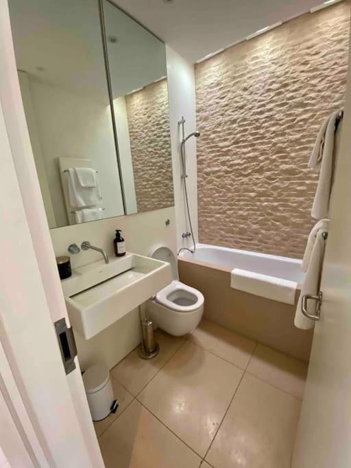 Stunning 4 Bed Mews House With Patio Casa vacanze *